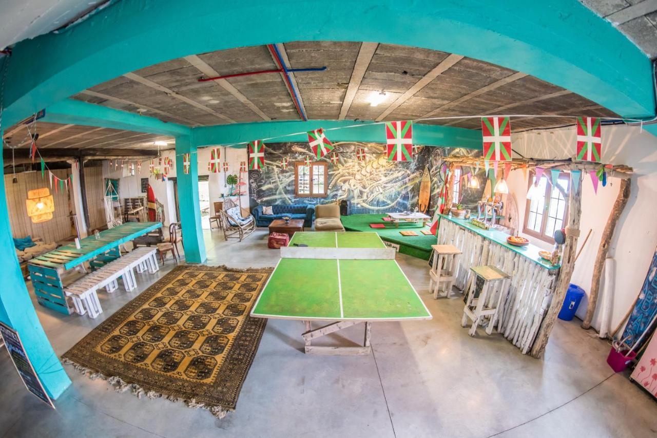 Surf Camp San Sebastian Partyhostel Aia Extérieur photo