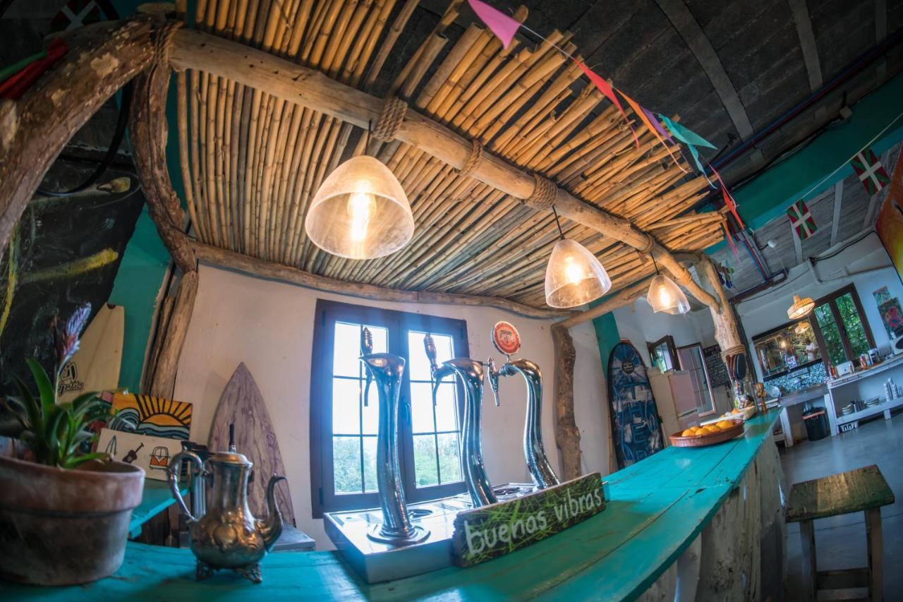 Surf Camp San Sebastian Partyhostel Aia Extérieur photo
