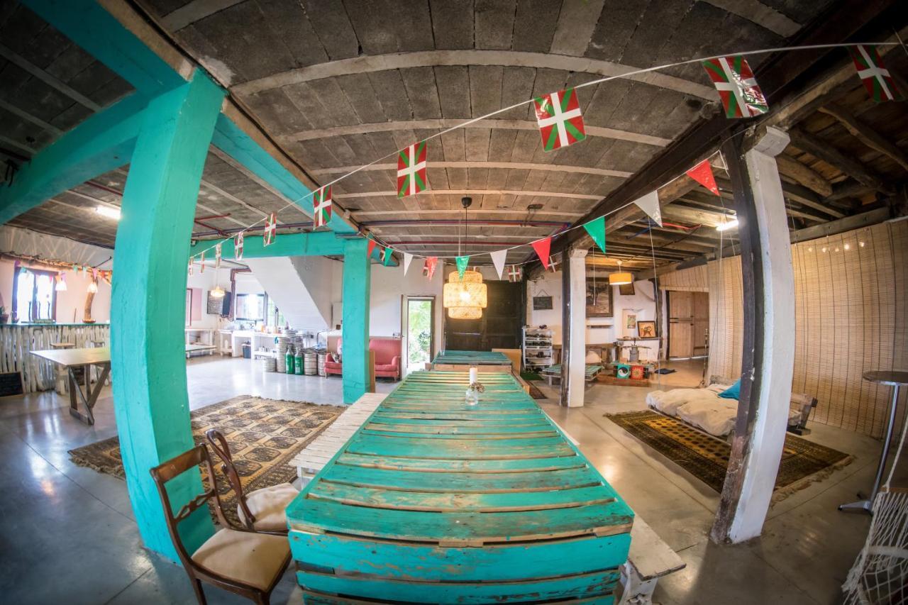 Surf Camp San Sebastian Partyhostel Aia Extérieur photo